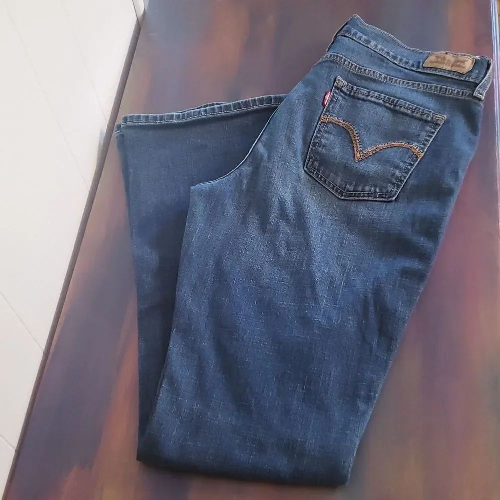 EUC Levi's Womens Boot Leg Jeans - 30" x 29"